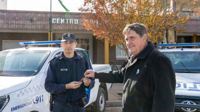 San Cayetano también recibió patrulleros: “Es la primera vez en la historia que nos entregan 10 móviles”