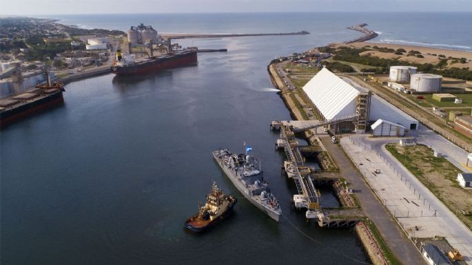 Puerto Quequén: Se conmemoró a bordo de la Corbeta ARA Espora el Día de la Armada Argentina