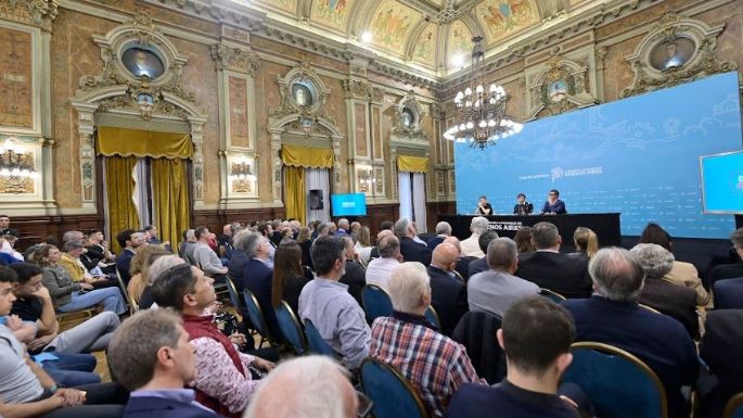 Kicillof suscribió un convenio para reacondicionar el autódromo Juan Manuel Fangio de Balcarce