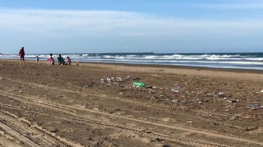 Falta mantenimiento: La basura en el parque y en la playa recibió a los turistas el fin de semana largo