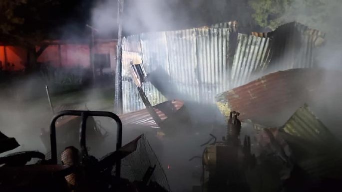 Incendio arrasó con un taller en La Dulce