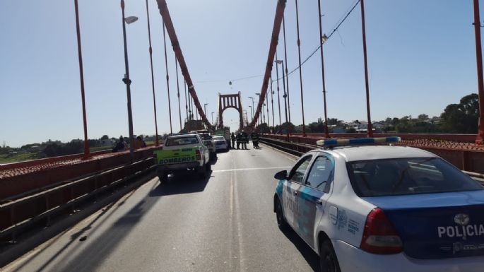 Encontraron a una mujer atada en el Puente Colgante