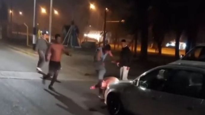 Video: Un joven fue brutalmente golpeado a patadas a la salida de un boliche de Batán