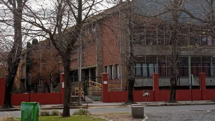 Agresión a la docente en el ex Comercial: Confirman que madre e hija enfrentarán un juicio