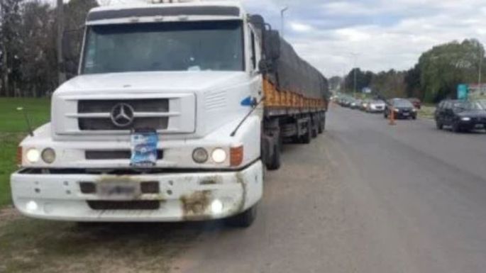 Manejaba ebrio un camión cargado de gaseosas por la ruta y lo detuvieron