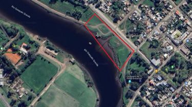 Negocio como sea: Ahora el municipio quiere regalar otros terrenos para las canchas de tenis en la ribera del Río Quequén