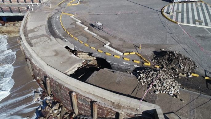 El fuerte oleaje generó derrumbes en el frente costero de Miramar