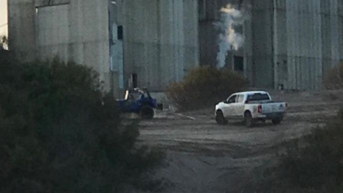 Clavó su camioneta en un médano frente a la Termo y se armó un espectáculo en la playa