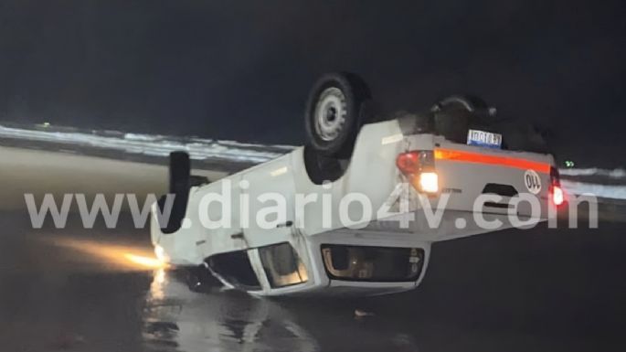 Video: Venía pisteando como un campeón y volcó la camioneta en la arena