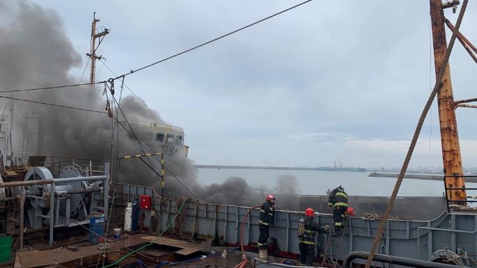 Emergencia en puerto de Mar del Plata: Prefectura sofoca incendio en buque sin medidas de seguridad