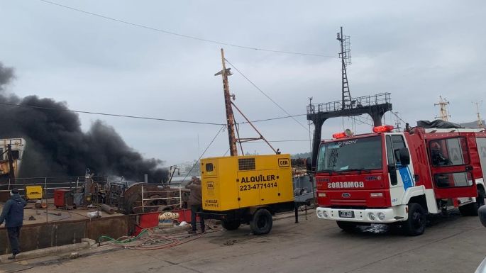 Emergencia en puerto de Mar del Plata: Prefectura sofoca incendio en buque sin medidas de seguridad