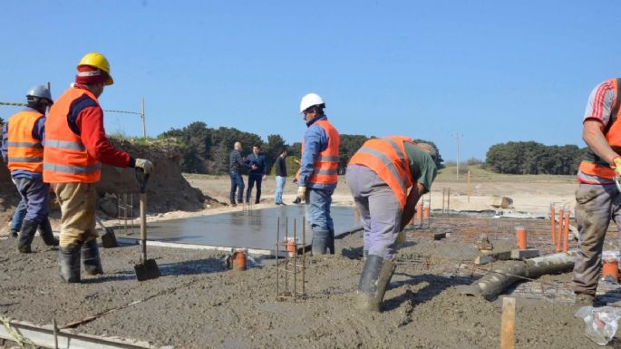 Ni una cuadra de asfalto nueva en tres años: ¿Por qué Necochea no tiene hormigonera propia?