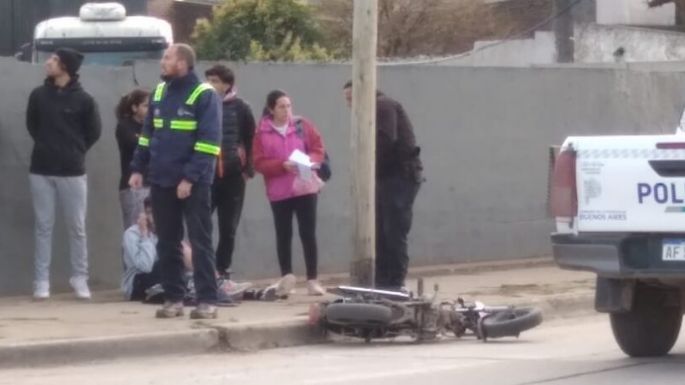 Chocó a un motociclista en 57 y 44 y lo abandonó herido