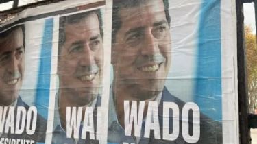 Aparecieron afiches de Wado De Pedro que violan la veda electoral