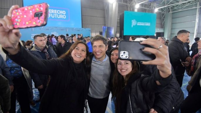 Kicillof entrega la computadora número 100 mil del programa Conectar Igualdad Bonaerense