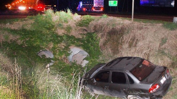 Ruta 228: Conductor y tres niños salvan sus vidas tras precipitarse en profunda zanja