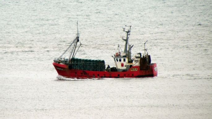 Buscan intensamente a un marinero necochense que cayó en las aguas de Puerto Madryn