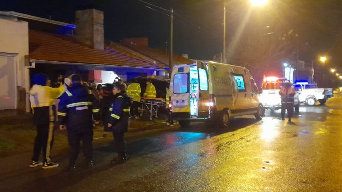 Casi una tragedia: Una mujer terminó herida tras incrustar su camioneta en una casa