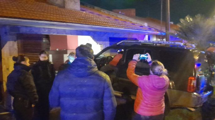 Casi una tragedia: Una mujer terminó herida tras incrustar su camioneta en una casa