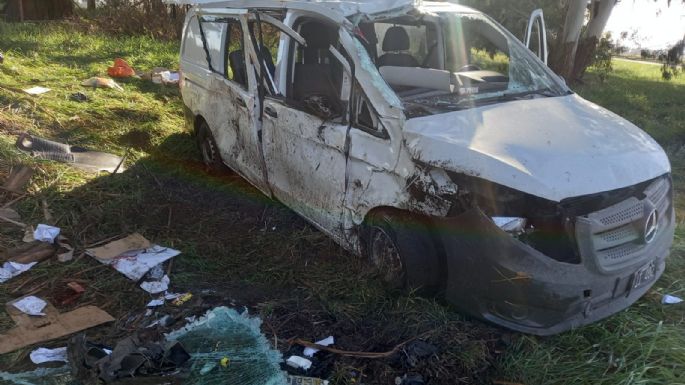 Vuelco fatal en la Ruta 88: La combi viajaba de Claromecó hacia Mar del Plata