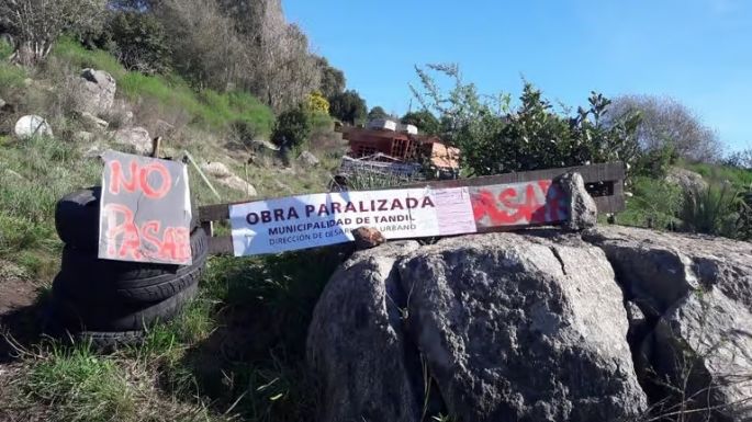 Ordenaron demoler la casa que obstruía una calle en Tandil