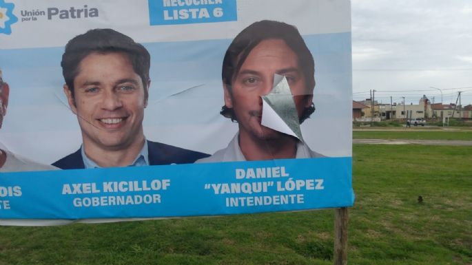 Se picó la campaña: Vandalizaron un cartel de Unión por la Patria y denuncian hackeo de redes sociales