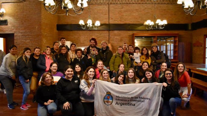 Encuentro de Prevención de Violencia: Mauro Velázquez mantuvo un encuentro con la Ministra de Mujeres Ayelén Mazzina