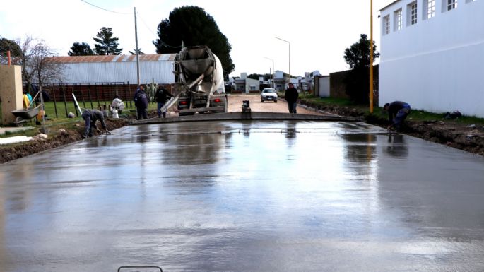 San Cayetano continúa pavimentando