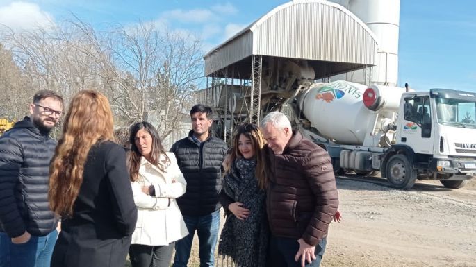 Migueles recorrió la planta hormigonera de San Cayetano y recibió el apoyo de Gargaglione en su candidatura