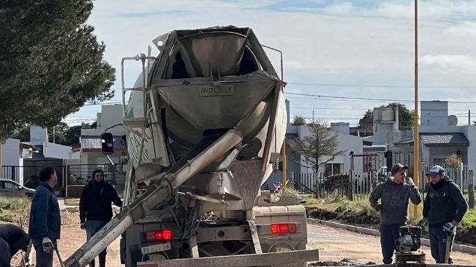 Migueles recorrió la planta hormigonera de San Cayetano y recibió el apoyo de Gargaglione en su candidatura