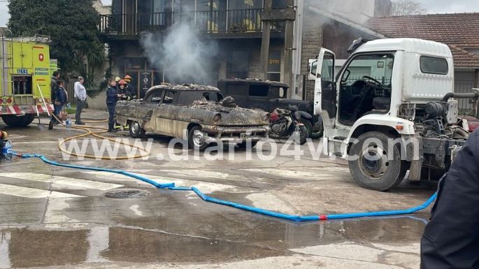 El incendio de 26 y Diagonal destruyó autos de colección