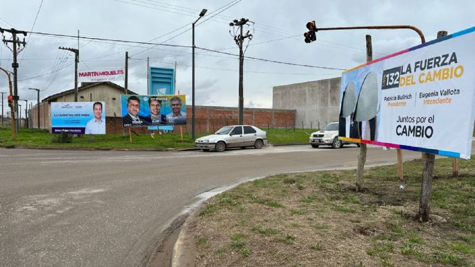 Se recalienta la campaña: Destruyeron más carteles de candidatos a intendente