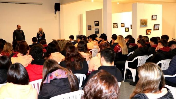 Mónica Bouyssede brindó un taller en el Proyecto San Cayetano Joven