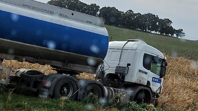 Ruta 85: Una persona resultó herida en un choque entre un auto y un camión de combustible