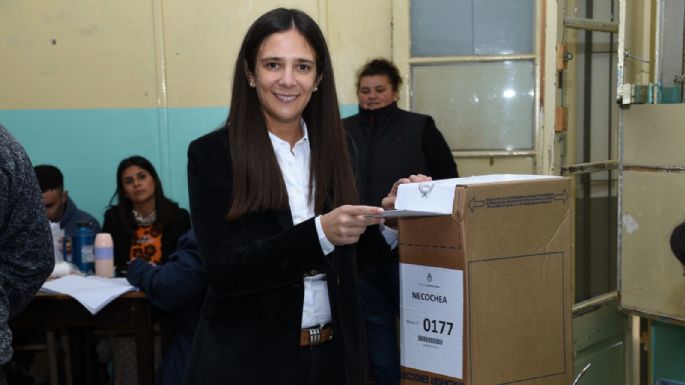 Votó Eugenia Vallota y denunció irregularidades en algunas escuelas