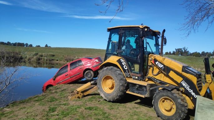 Le robaron el auto y lo encontraron flotando en el Río Quequén