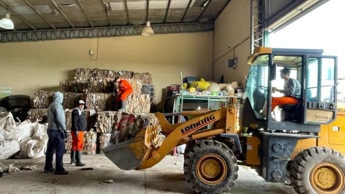 San Cayetano canjeó 25 toneladas de basura reciclada por mobiliario urbano para su balneario