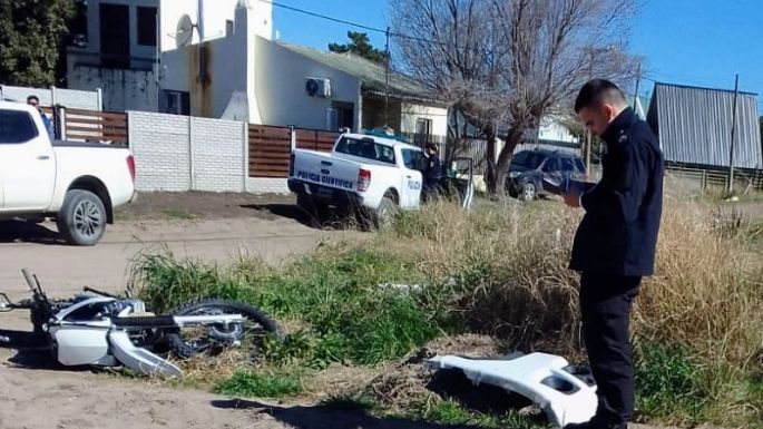 Menor de edad manejaba una moto robada y chocó contra un camión: Fue hospitalizado