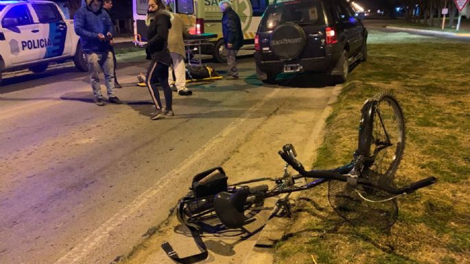 Ruta 228: Una ciclista fue embestida en un acceso a Tres Arroyos y está grave