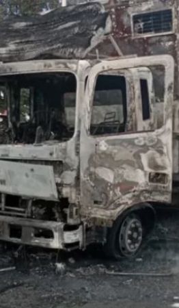 Video: Impresionante incendio de un camión en un peaje de la Ruta 226
