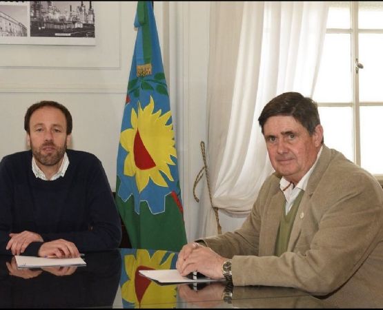 Bono a municipales de San Cayetano: Gargaglione firmó con Provincia la adhesión al fondo especial de asignaciones