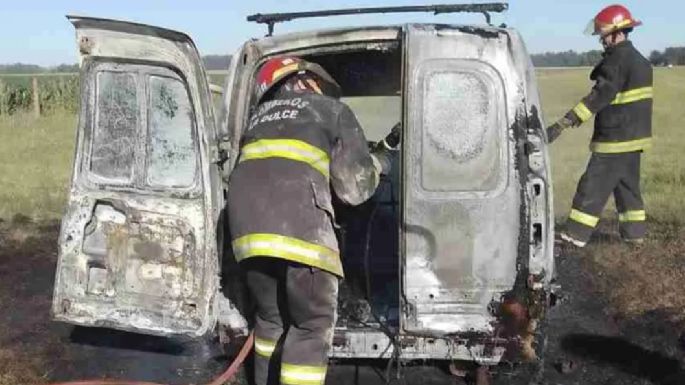 Se incendió un utilitario en la Ruta 86 y su conductor recibió quemaduras