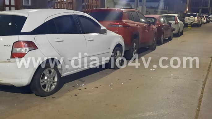 Chocó autos estacionados en la Villa Balnearia y se dio a la fuga