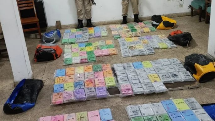 Encontraron casi 300 kilos de cocaína flotando cerca del puerto de La Plata