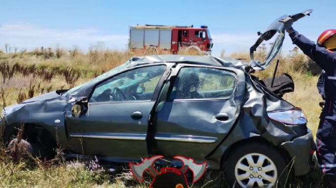 Violento vuelco en la Ruta 86 de una familia de turistas que venían a Necochea