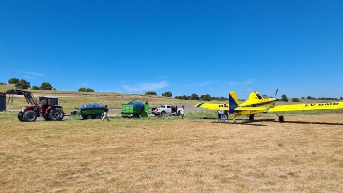 Con aviones hidrantes y bomberos de toda la zona batallan contra las llamas en las estancias Moromar y La Mora