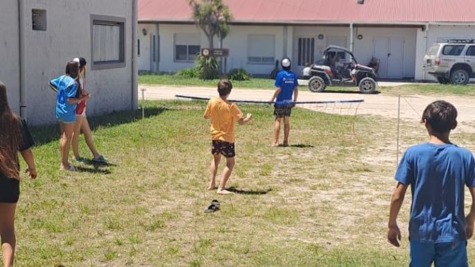 San Cayetano ofrece a sus chicos una Colonia de Vacaciones en el balneario