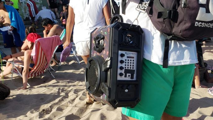 ¿Parlantes en la playa sí o no?: Se abrió el debate por la prohibición de música en un sector turístico