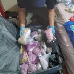 Prefectura desbarató una banda internacional de traficantes y secuestró 33 kilos de pastillas y más de 1200 dosis de LSD