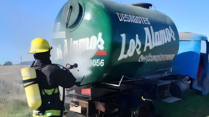 Bomberos sofocaron el incendio de un camión atmosférico en el acceso a La Dulce